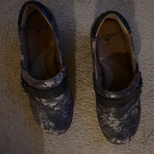 Nursemates nursing shoes